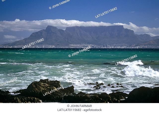 It is possible to see Table mountain and the series of peaks in the range from a long distance, with the city of Cape Town stretched out at the foot