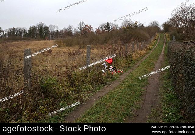 18 December 2023, Mecklenburg-Western Pomerania, Pasewalk: Candles, stuffed animals and flowers are placed along a fence to an overgrown property where the...