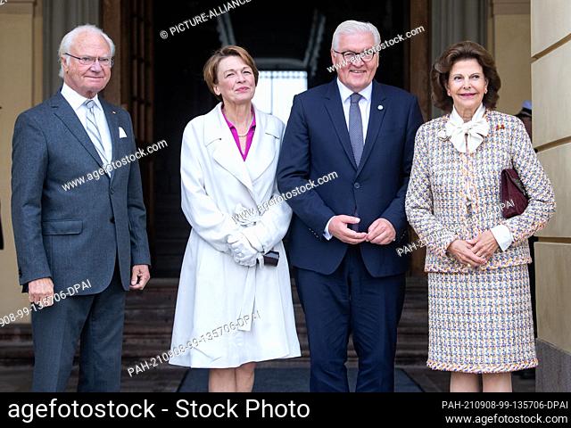 08 September 2021, Sweden, Stockholm: Federal President Frank-Walter Steinmeier and his wife Elke Büdenbender are welcomed by King Carl XVI Gustaf (l) and Queen...