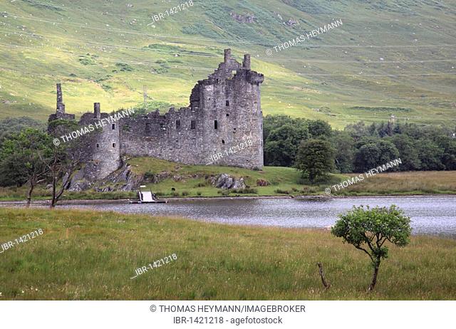 Ruins of Kilchurn Castle on Loch Awe, Scotland, United Kingdom, Europe