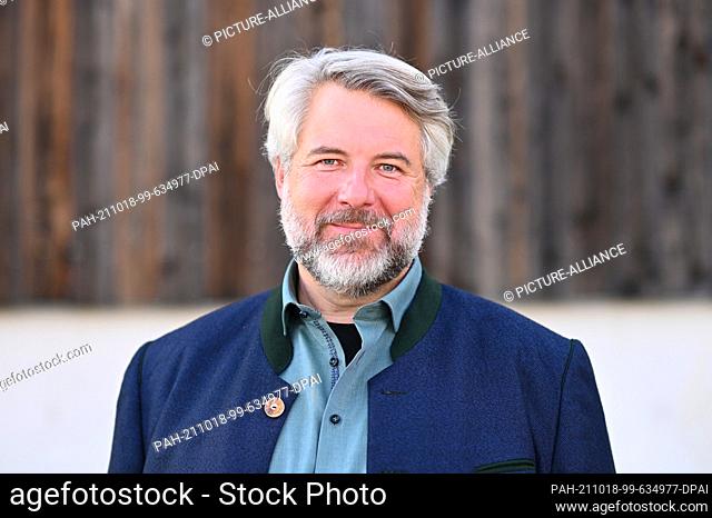 10 September 2021, Bavaria, Pöcking: Actor Dieter Fischer poses for a portrait photo. Photo: Lennart Preiss/dpa. - Pöcking/Bavaria/Germany