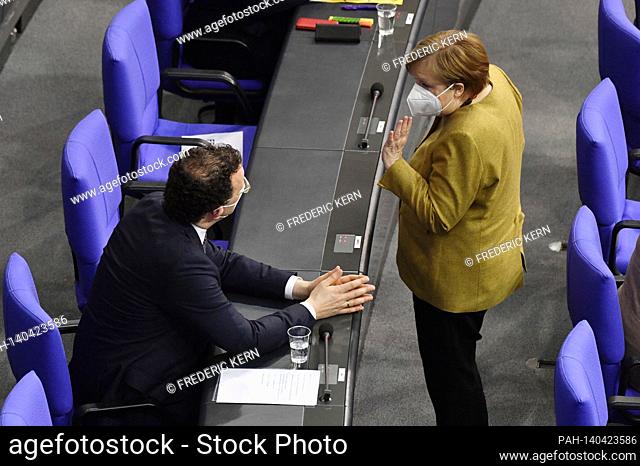 Jens Spahn and Angela Merkel at the 215th session of the German Bundestag in the Reichstag building. Berlin, 04.03.2021 | usage worldwide