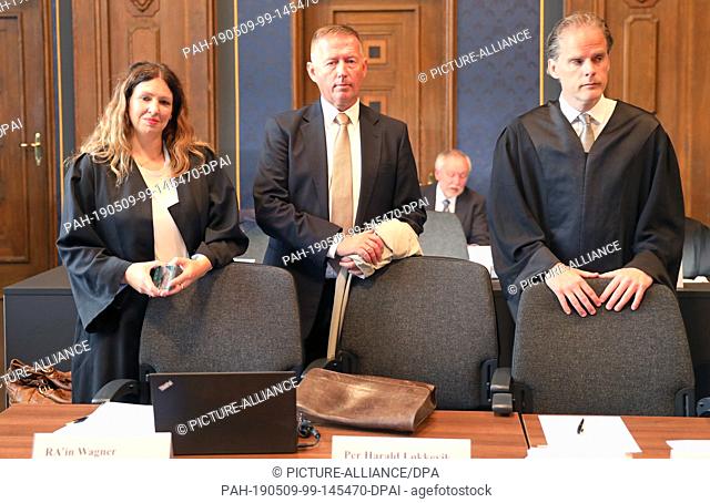 09 May 2019, Mecklenburg-Western Pomerania, Schwerin: The Norwegian entrepreneur Harald Lökkevik (in front M) with his lawyers Alexandra Wagner (l-r) and Bernd...