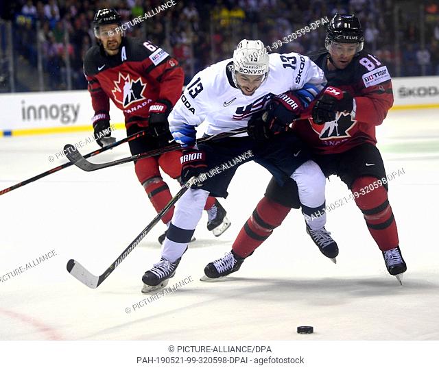 21 May 2019, Slovakia, Kosice: Eishockey: WM, Kanada - USA, Vorrunde, Gruppe A, 7. Spieltag in der Steel Arena. Kanadas Jonathan Marchessault (r) und Johnny...