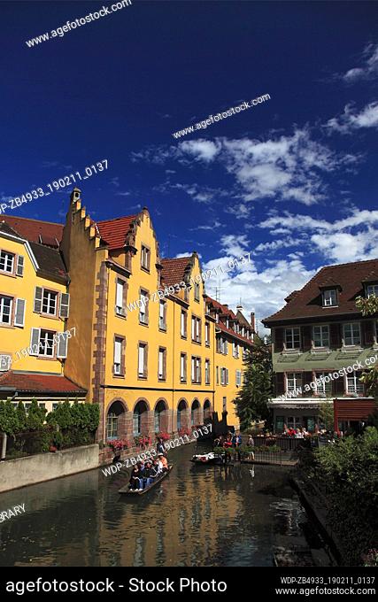 Tourists in boat during a sightseeing trip along the colorful façades of timber framed houses at Petite Venise/ Little Venice, Colmar, Alsace, France, Europe