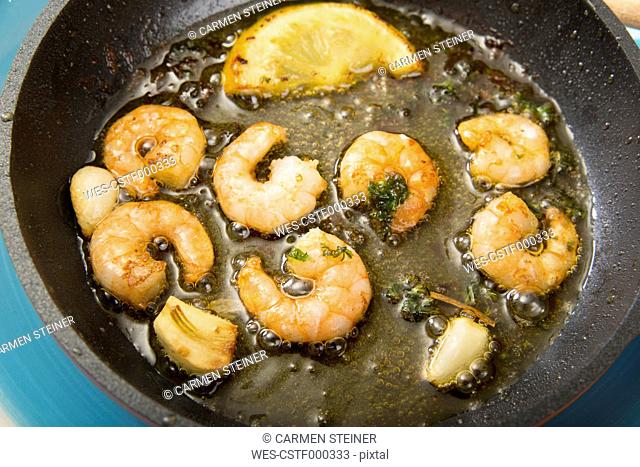 Fried shrimps in a pan