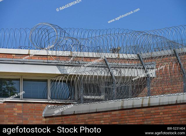 Barbed wire, juvenile detention centre, Plötzensee correctional facility, Friedrich-Olbricht-Damm, Charlottenburg, Berlin, Plötzensee, Germany, Europe