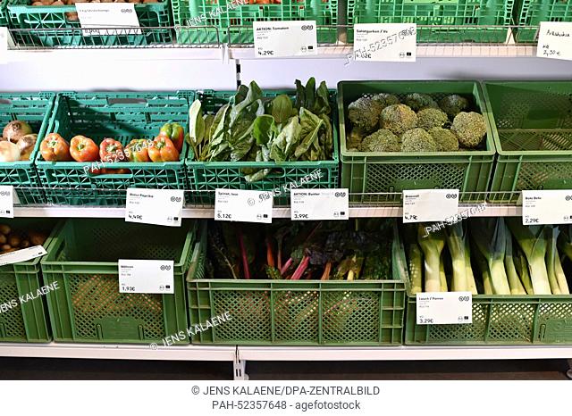 Peppers, spinach, swiss chard, onions, carrots, leeks and broccoli are pictured in the grocery store 'Original unverpackt' (engl