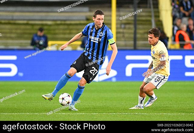Hans Vanaken (20) of Club Brugge and Otavio C (25) of FC Porto pictured during a soccer game between Club Brugge KV and FC Porto during the fifth matchday in...