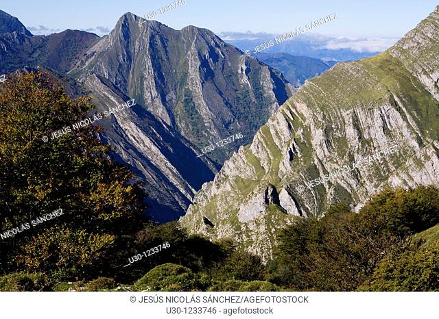Los Beyos narrow mountain pass, in Cornion massif, in the Picos de Europa National Park, Sajambre Valley, Leon, Castilla y Leon  Spain