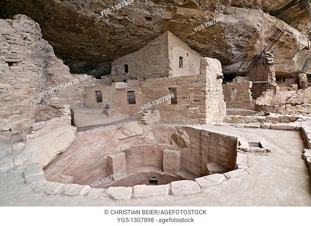 Spruce Tree House, a cliff dwelling of the Ancestral Puebloans American Indians, about 1250 years old, Mesa Verde National Park, UNESCO World Heritage Site