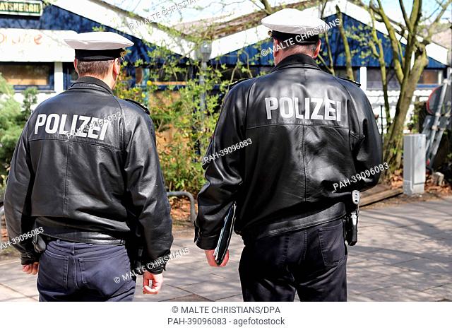 Police officers stand at the Hamburg Sailing Club on the Outer Alster in Hamburg, Germany, 28 April 2013. The 13-year-old boy who had capsized on 19 April 2013...