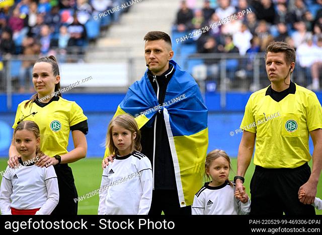 28 May 2022, Hamburg: Soccer: Charity event ""All-Stars for Ukraine"", with the match ""Hamburg & the World"" against ""DFB All-Stars"" at Volksparkstadion
