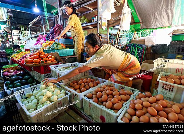 MYANMAR, BAGAN - OCTOBER 29, 2023: Selling fruit and vegetables at Nyaung U Market. Yuri Smityuk/TASS