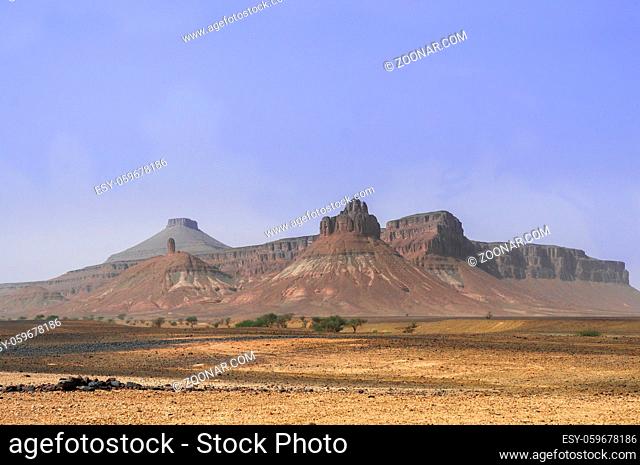 Felsformation in der Sahara, nahe dem Salzsee Lac Iriki, Marokko, Afrika