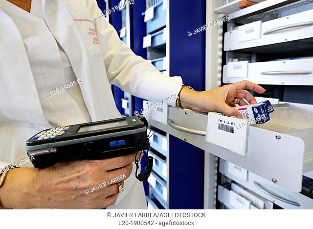Barcode reading, Chaotic storage, Pharmacy, Onkologikoa Hospital, Oncology Institute, Case Center for prevention, diagnosis and treatment of cancer, Donostia
