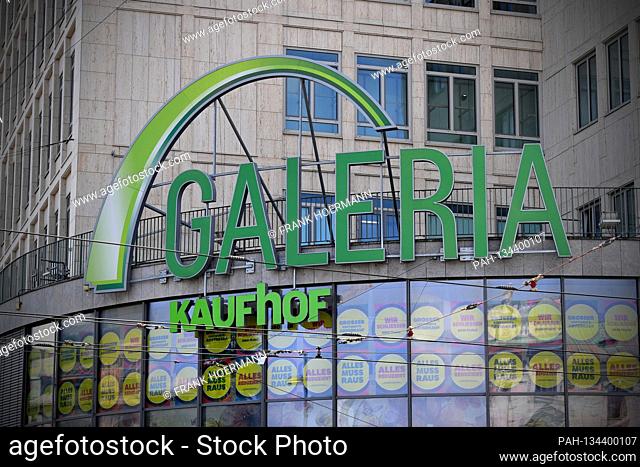 Closed Galeria Karstadt Kaufhof branch at Stachus, there are signs of the impending closure in the window, EVERYTHING MUST BE OUT
