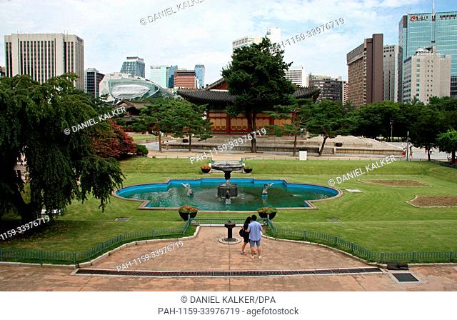 South Korea: Deoksugung Palace in Seoul | usage worldwide. - Seoul/Republic of Korea