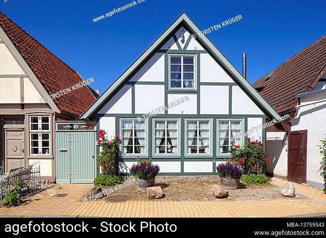 Rostock-Warnemuende, historic fishermen's houses in Alexandrinenstrasse