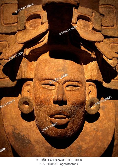 Urna ceremonial Zapoteca. Museo Nacional de Antropologia. Ciudad de Mexico
