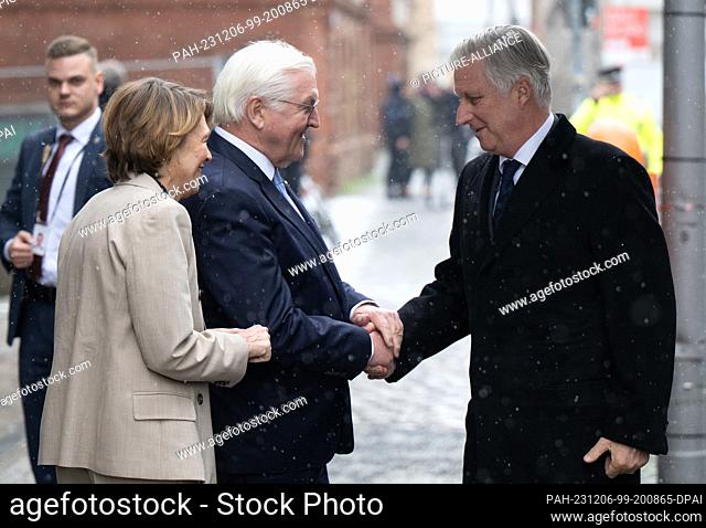 06 December 2023, Berlin: Federal President Frank-Walter Steinmeier (M) and his wife Elke Büdenbender (l) greet King Philippe of Belgium during a visit to...