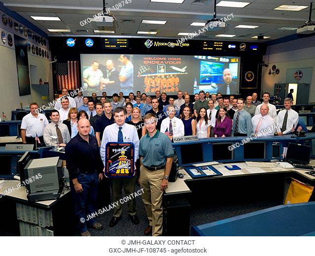The members of the STS-118 AscentEntry flight control team and crewmembers pose for a group portrait in the space shuttle flight control room of Houston's...