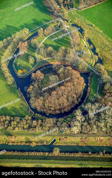 Castle Hill Mark in autumn, Geithe, Ahse river, Hamm, Ruhrgebiet, North Rhine-Westphalia, Germany