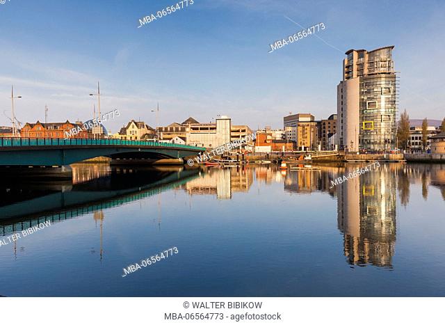 UK, Northern Ireland, Belfast, city skyline along River Lagan, dawn