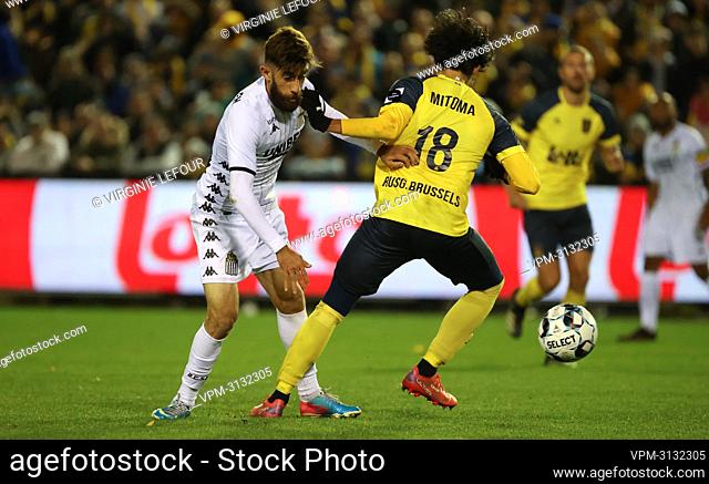Charleroi's Ali Gholizadeh and Union's Kaoru Mitoma fight for the ball during a soccer match between Royale Union Saint-Gilloise and Sporting Charleroi