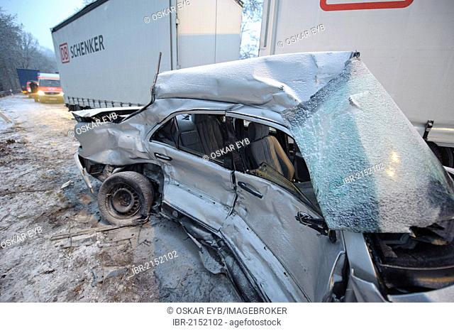 Fatal car accident on the slippery snow of an icy road, an E-Class Mercedes was hurled onto the opposite carriageway and collided with an oncoming truck