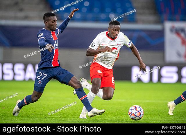 Idrissa GUEYE (li., PSG) versus Amadou HAIDARA (L), action, duels, football Champions League, group stage, group H, matchday 3, RB Leipzig (L) - Paris St
