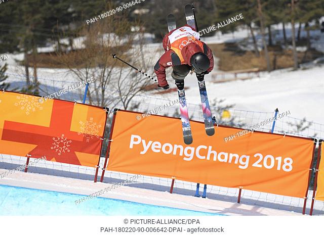 20 February 2018, South Korea, Pyeongchang, Olympics, Freestyle Skiing, Half-pipe, women, Bokwang Phoenix Snow Park: Canada's Cassie Sharpe in action