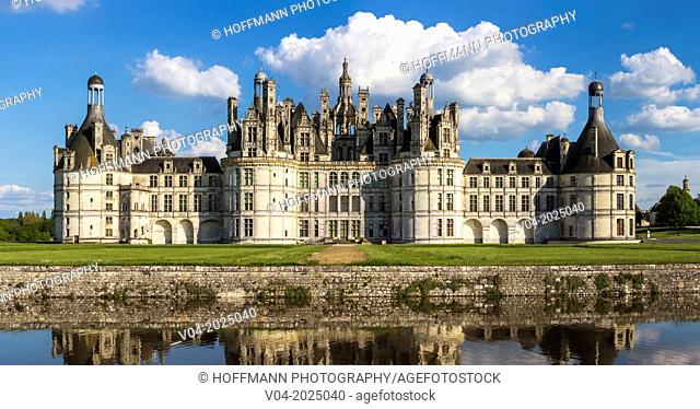 The beautiful Château de Chambord (Chambord Castle) in the Loire Valley, Loir-et-Cher, France, Europe
