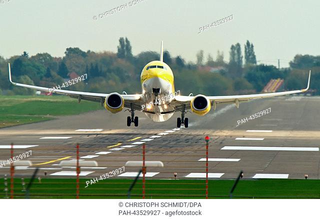 A Boeing 737-800 from Tuifly airlines takes off from the airport in Hanover, Germany, 21 October 2013. Photo: CHRISTOPH SCHMIDT | usage worldwide
