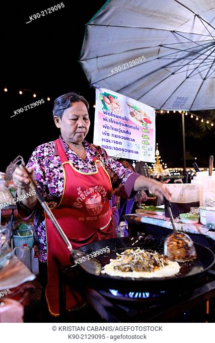 Thai woman preparing Pad Thai - fried Thai noodles - on the night market, Mae Hong Son, Thailand, Southeast Asia