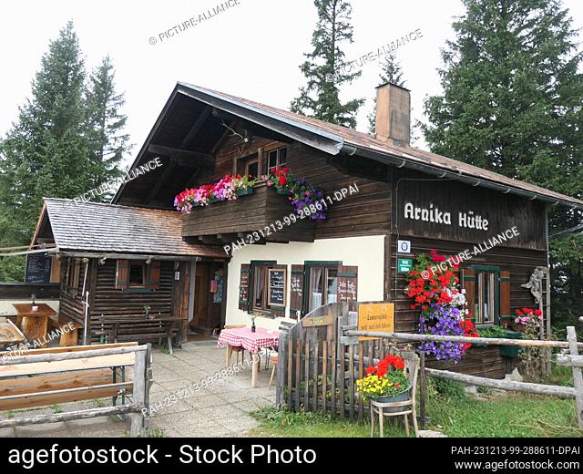 27 August 2023, Austria, St. Gilgen: The Arnika Hütte, a managed alpine hut on the Zwölferhorn in St. Gilgen on Lake Wolfgangsee in the Salzkammergut in Austria