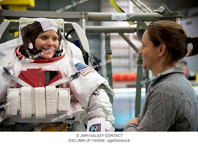 ASCAN astronauts Josh Cassada and Anne McClain during their ASCAN EVA Skills 3 Training