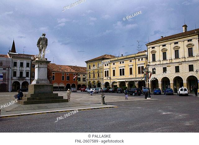 Statue at town square, Montagnana, Piazza Vittorio Emanuele II, Veneto, Italy