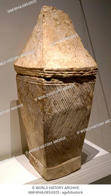 Funerary urn characteristic of the Austronesian animistic culture. Dated 1st Century