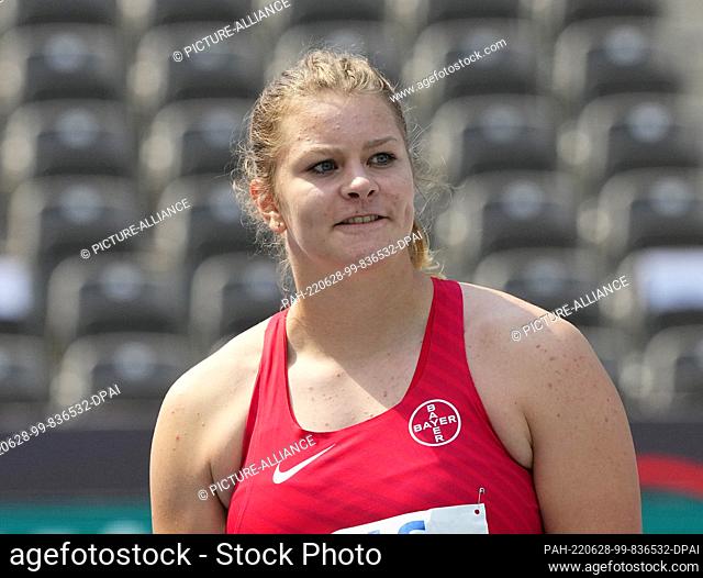 26 June 2022, Berlin: Athletics: German Championship, Decisions, Javelin Throw Women: Kathrin Walter, TSG Bayer 04 Leverkusen, takes 10th place