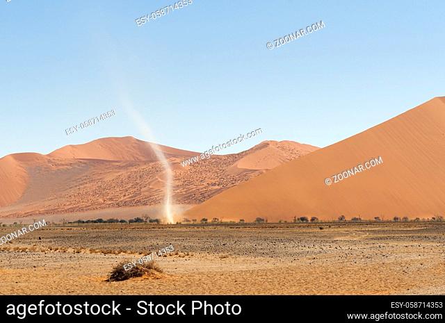 Wirbelsturm in der Namib Wueste, Namibia, Afrika