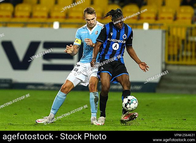 Deinze's Lennart Mertens and Club NXT's Amadou Sagna pictured in action during a soccer match between Club Brugge NXT and KMSK Deinze