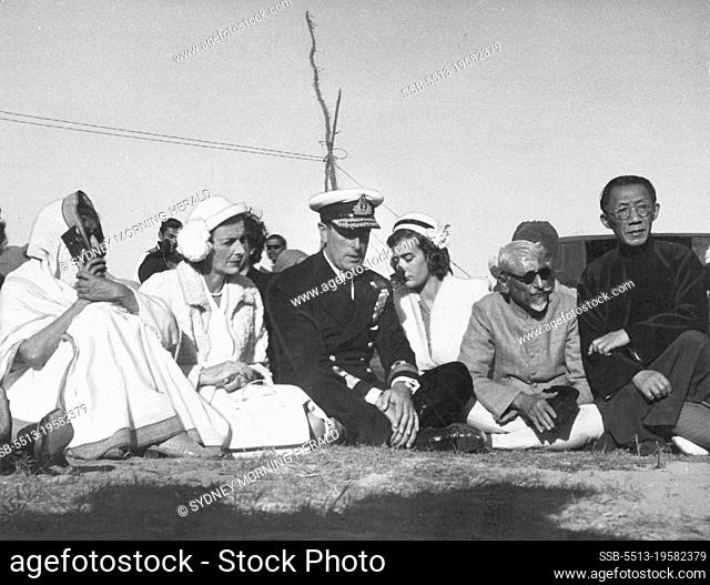 The End Of The Journey - Rajkumari Amrit Kaur, Lady Mountbatten, Lord Louis Mountbatten, the Hon'ble Pamel Mountbatten, Maulana Abul Kalam Azad and Dr