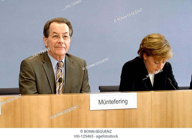 Franz MUENTERFERING (SPD), designate Federal Minister for Labour and vice-chancellor, and Angela MERKEL (CDU), designate Federal Chancellor