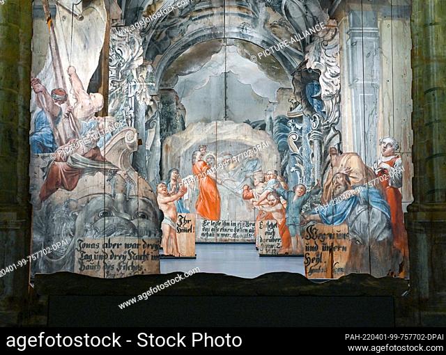 01 April 2022, Brandenburg, Neuzelle: In the Museum Heavenly Theater in the Neuzelle Monastery, the scenery theater with the scene ""Entombment of Jesus"" can...