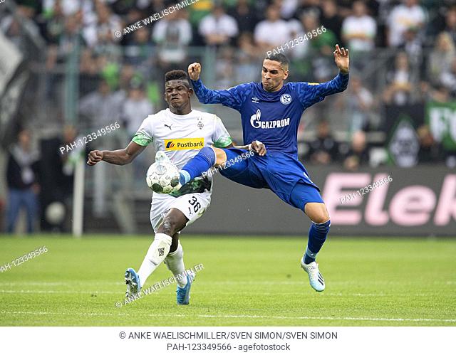 Omar MASCARELL r. (GE) in duels versus Breel EMBOLO (MG), Promotion, Football 1. Bundesliga, 1.matchday, Borussia Monchengladbach (MG) - FC Schalke 04 (GE), 17