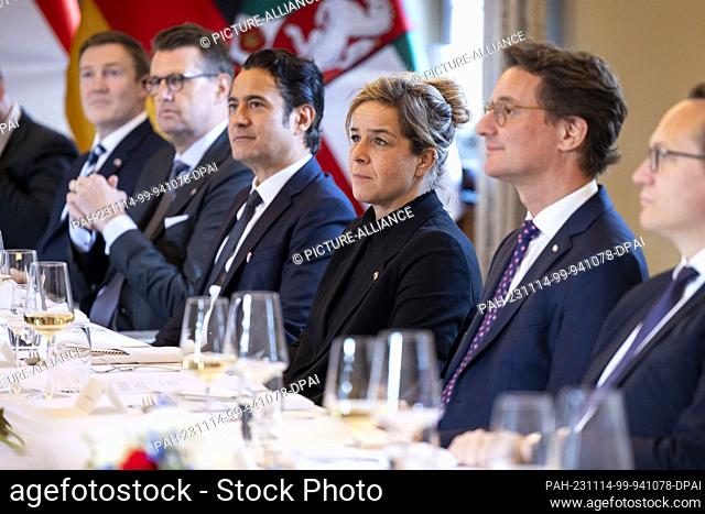 14 November 2023, North Rhine-Westphalia, Gladbeck: Hendrik Wüst (CDU), Minister President of North Rhine-Westphalia, and his deputy Mona Neubaur (Alliance...