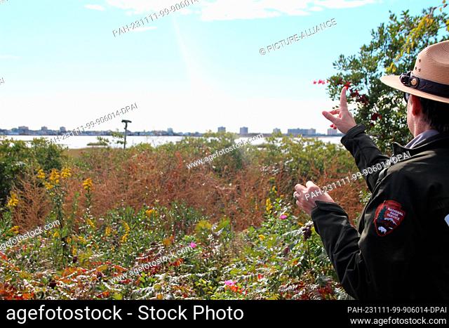 PRODUCTION - 16 October 2023, USA, New York: Warden Daphne Yun at the Jamaica Bay Wildlife Refuge in the Gateway, in the south-east of the metropolis of New...