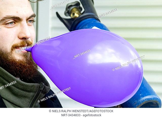 AMSTERDAM - The Dutch government is planning to ban the sale of nitrous oxide, or laughing gas, for recreational use. The decision follows several warnings...
