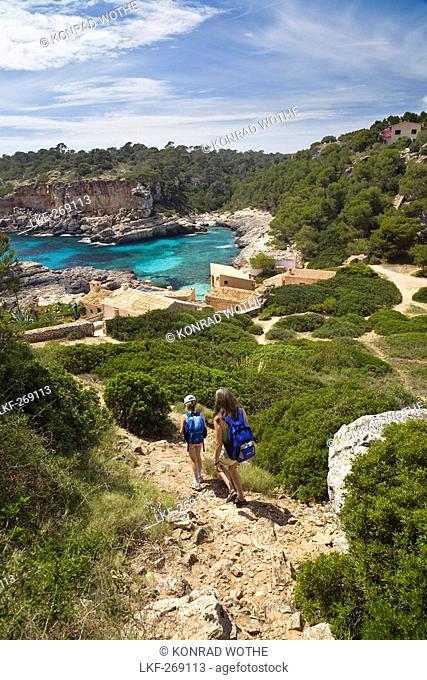 Mother and daughter hiking to the bay Cala s'Almonia, Mallorca, Balearic Islands, Mediterranean Sea, Spain, Europe